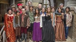 A la presentación de la serie acudieron actores como Loles León  y Mónica Cruz. /Rtve