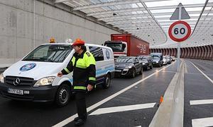 El amplio dispositivo policial preparado para la ocasión está evitando que se generen mayores retenciones achacadas al desconocimiento de los conductores. /Luis Calabor