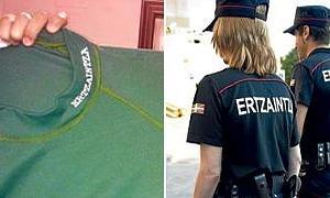 A la izquierda, una de las camisetas verdes compradas por error. A la derecha, dos ertzainas con el uniforme reglamentario