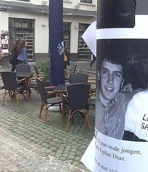 Carteles en las calles de Amberes con la imagen de Hodei Egiluz. / A. Lorente