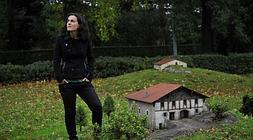 Maialen Lujanbio, en el jardín del Museo de la Ciencia de San Sebastián./ I. Pérez