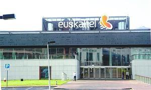 Vista exterior de la sede de Euskaltel, en Zamudio.