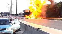 Impresionante explosión tras el choque. /Youtube