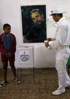 Raúl Castro augura «grandes decisiones» tras los comicios