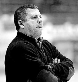 El técnico del Arrate, Julián Ruiz.