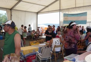 del centro argentino navarro presidió la carpa donde se celebró la fiesta. / E. C.