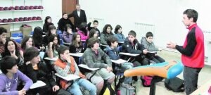 Iñigo Urretxua (Naturgas) imparte clase en el Aula Pedagógica de Derio. ::
FUNDACIÓN EUSKADI