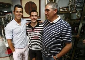 Martins (izquierda) y Antxon Muneta visitaron ayer Anduva por primera vez como jugadores rojillos. ::
AVELINO GÓMEZ
