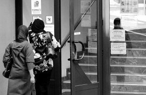 Para solicitar el permiso de residencia y trabajo por arraigo social, los inmigrantes deben cumplir una serie de requisitos. ::
MIREYA LÓPEZ