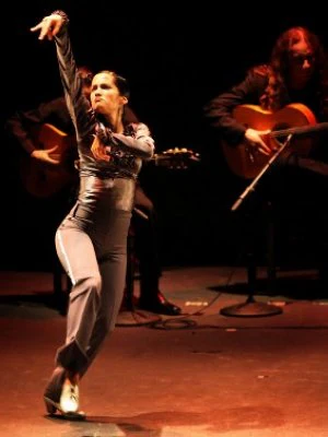 «Lo que más me gusta del flamenco es su dificultad», dice Karen. ::
J. F.