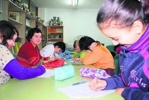 Taller educacional sobre facturas que organizó la OMIC en la Ikastola Anaitasuna hace un año. ::
A. L.