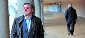 Referente. El presidente del PSE-EE, Jesús Eguiguren, asegura que mira al futuro con un «prudente optimismo» aunque observa lagunas en el comunicado de ETA. :: JOSÉ MARI LÓPEZ