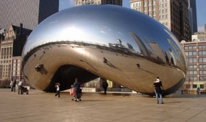 En Chicago. La monumental 'Puerta de la nube' ya es un símbolo de la ciudad. ::                             E. C.