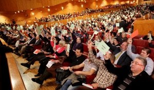 Los hosteleros dieron a la federación que les agrupa su respaldo unánime para continuar haciendo todo lo que sea posible por la vía legal, hasta modificar la legislación antitabaco. ::                             PEDRO URRESTI