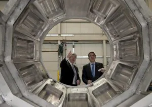 López visitó ayer en Oxford un laboratorio que acoge la primera fuente europea de neutrones por espalación. ::                             JON BERNÁRDEZ