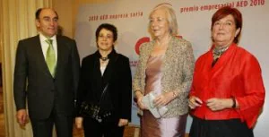 Ignacio Sánchez Galán, Izaskun Astondoa, María Victoria Cañas y Matilde Elexpuru.  ::
FOTOS: PEDRO URRESTI