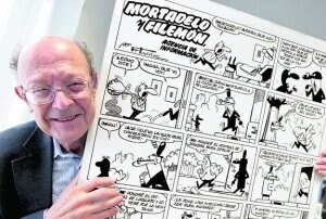 El dibujante Francisco Ibáñez con Mortadelo y Filemón, uno de sus tebeos más conocidos. ::                             EFE