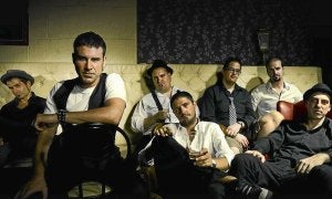 Los vitorianos Betagarri venden el rock-ska de sus dos últimos discos en este portal.