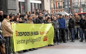 Protesta de los trabajadores de Panda contra los despidos del pasado enero. ::                             MIREYA LÓPEZ