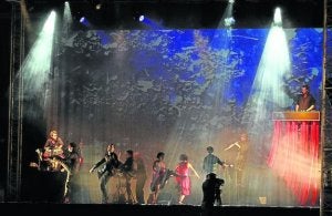 El espectáculo que llegará a Ermua a finales de mes combina el canto, la música y la danza. ::
J. ALEMANY