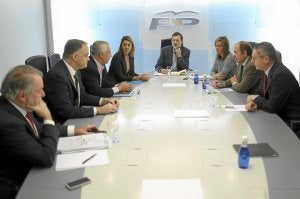 Mariano Rajoy presidió ayer la reunión que mantuvo con el comité de dirección, conformado por el núcleo duro de su partido. ::                         EFE