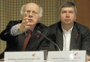 El fundador de DKMS, Gerhard Ehringer, y el presidente del registro, Stefan Winter. :
EFE