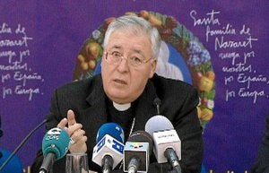 El obispo de Alcalá dice que los gays «se corrompen y se prostituyen»