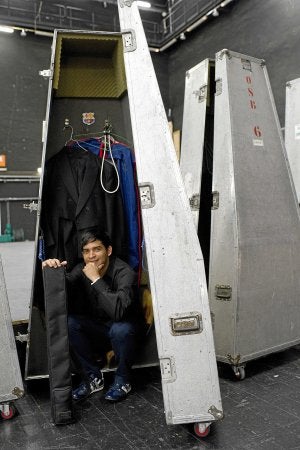 Gabriel León, en la sala de ensayos de la BOS./ Foto: I. Pérez | Vídeo: C. Coca y Z. Palacio