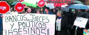 Las protestas se sucedieron ayer en toda España tras el suicidio de José Miguel Domingo./ Foto: Efe | Vídeo del funeral: Atlas