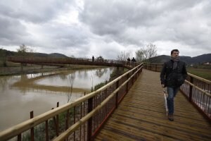 La nueva pasarela cuenta con una longitud de 28 metros. ::
MAIKA SALGUERO
