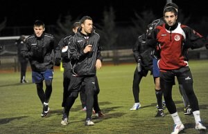 Mario León y Salazar, en primer término, durante un entrenamiento del equipo en Prado Viejo. ::
MIGUEL HERREROS