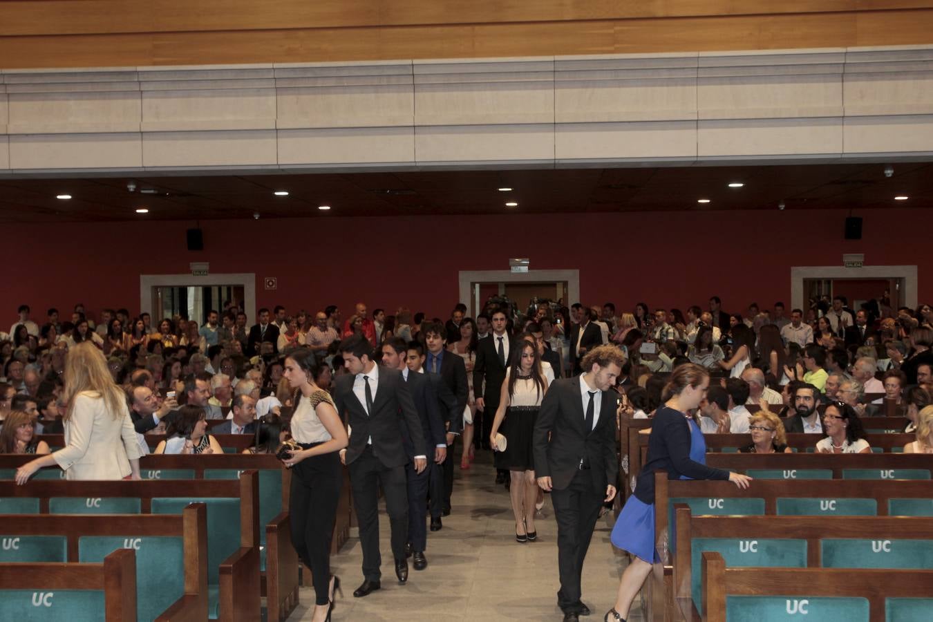 Los primeros grauados en Direción y Administración de Empresas d ela UC se gradúan