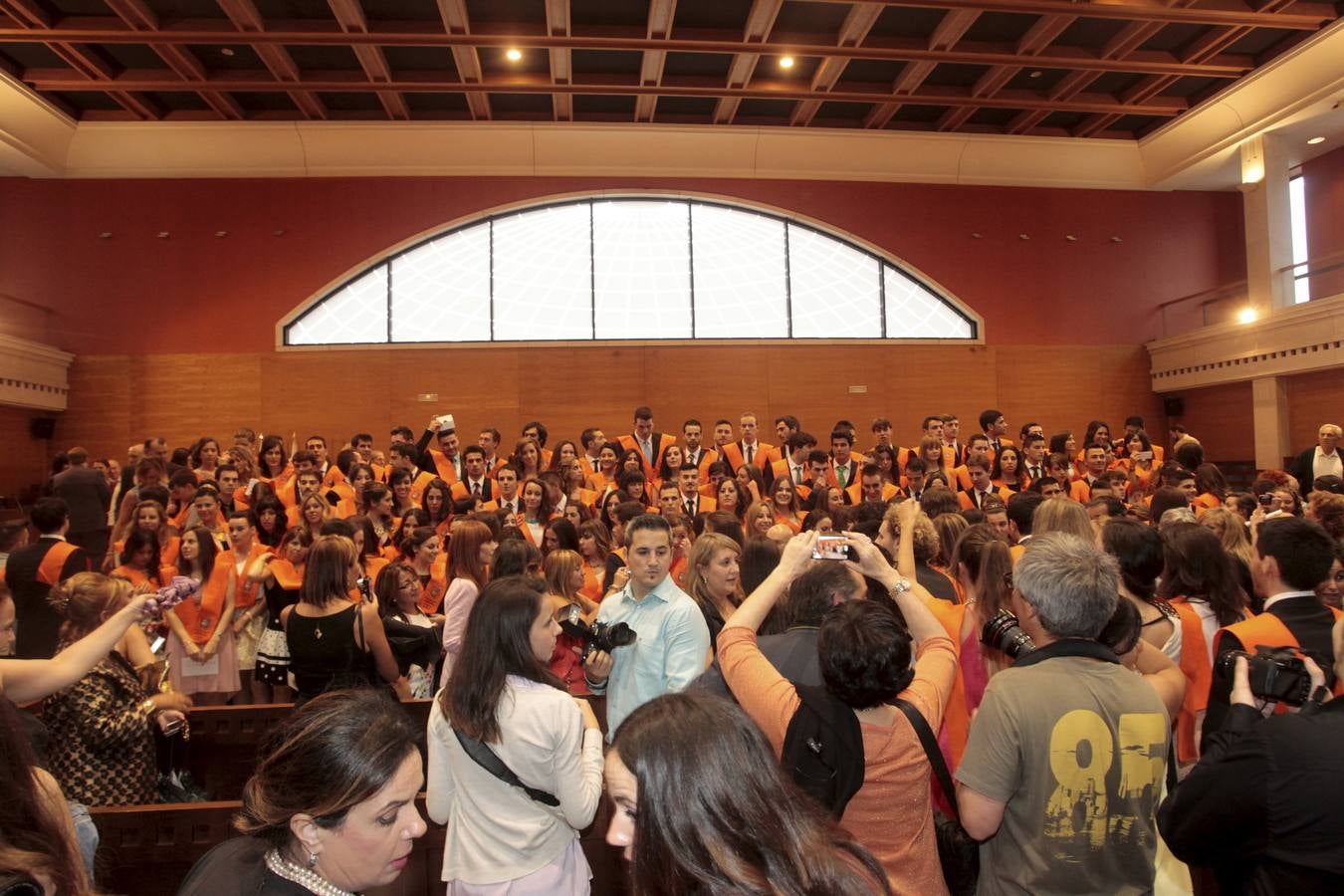 Los primeros grauados en Direción y Administración de Empresas d ela UC se gradúan