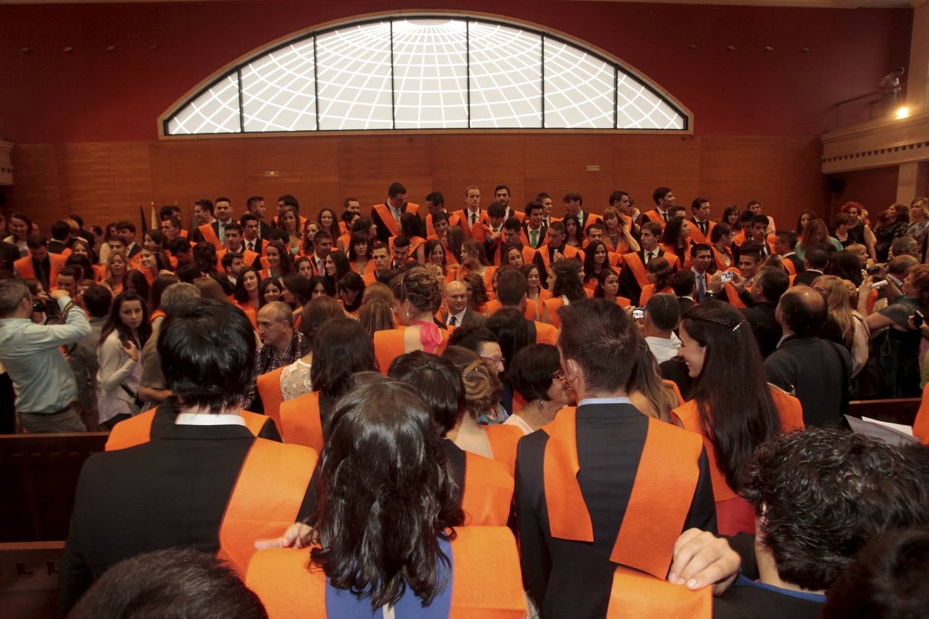 Los primeros grauados en Direción y Administración de Empresas d ela UC se gradúan