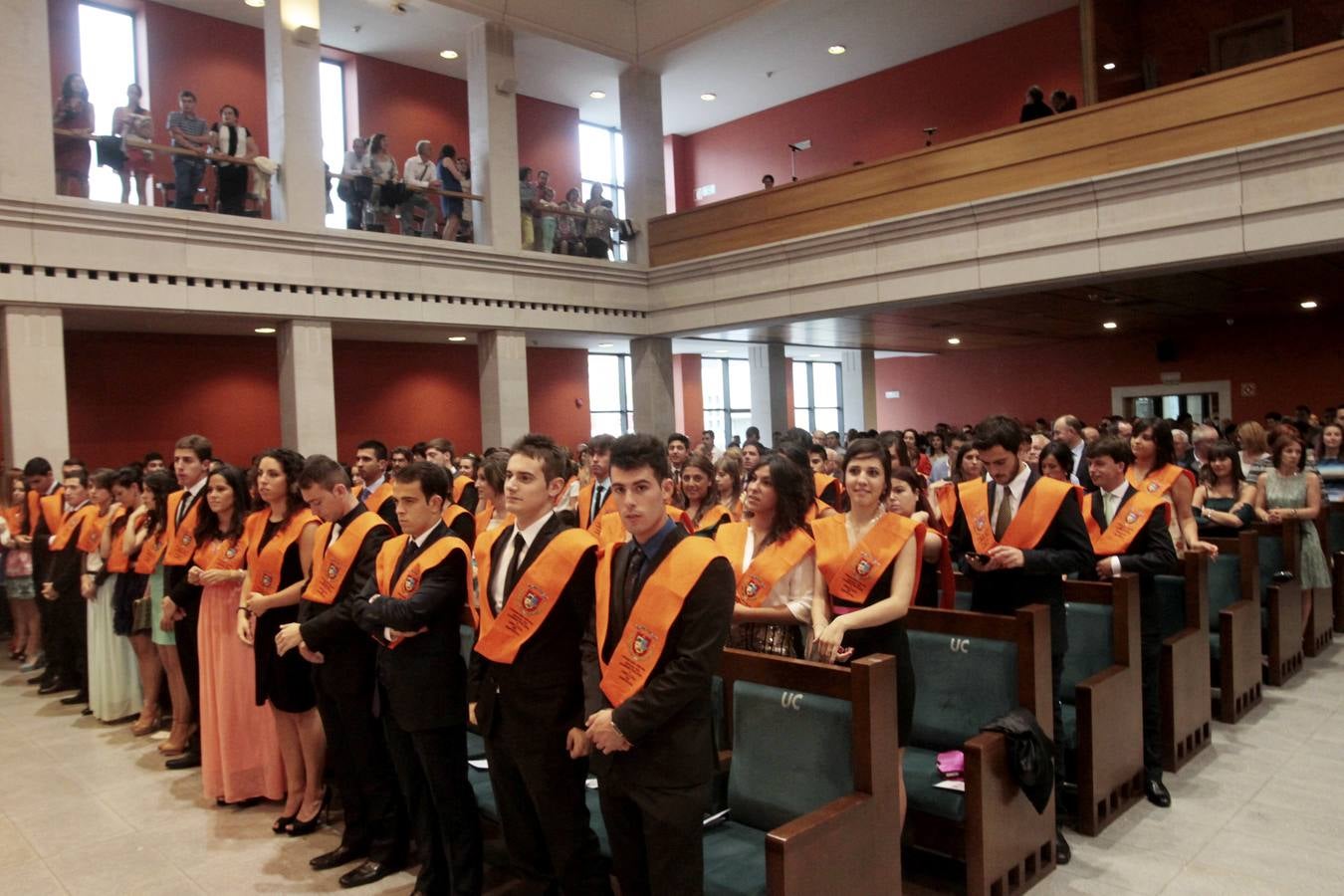Los primeros grauados en Direción y Administración de Empresas d ela UC se gradúan