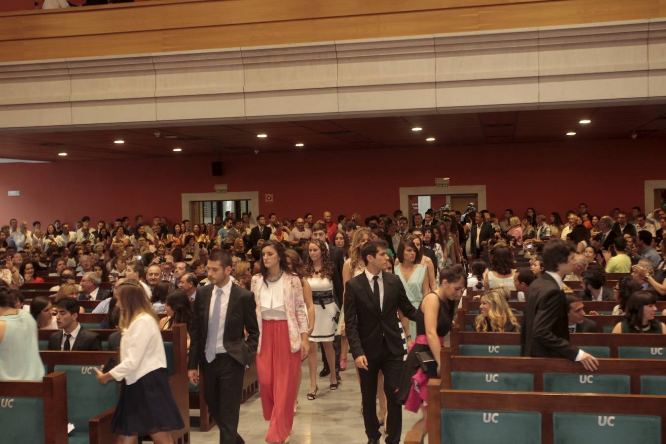 Los primeros grauados en Direción y Administración de Empresas d ela UC se gradúan