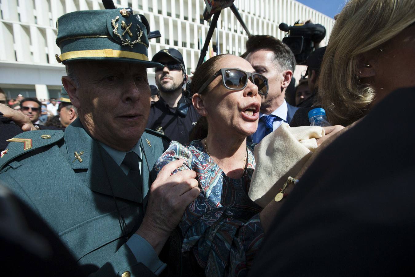 La vida de la Pantoja, en imágenes