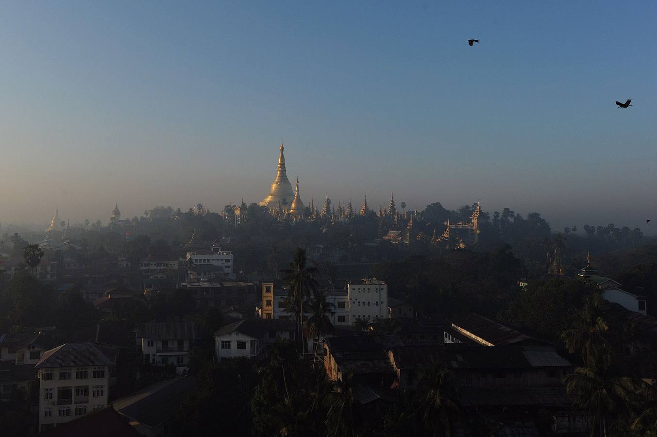 Amanecer sobre Yangon