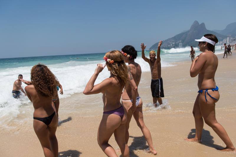 Rebelión al desnudo en la playa de Ipanema
