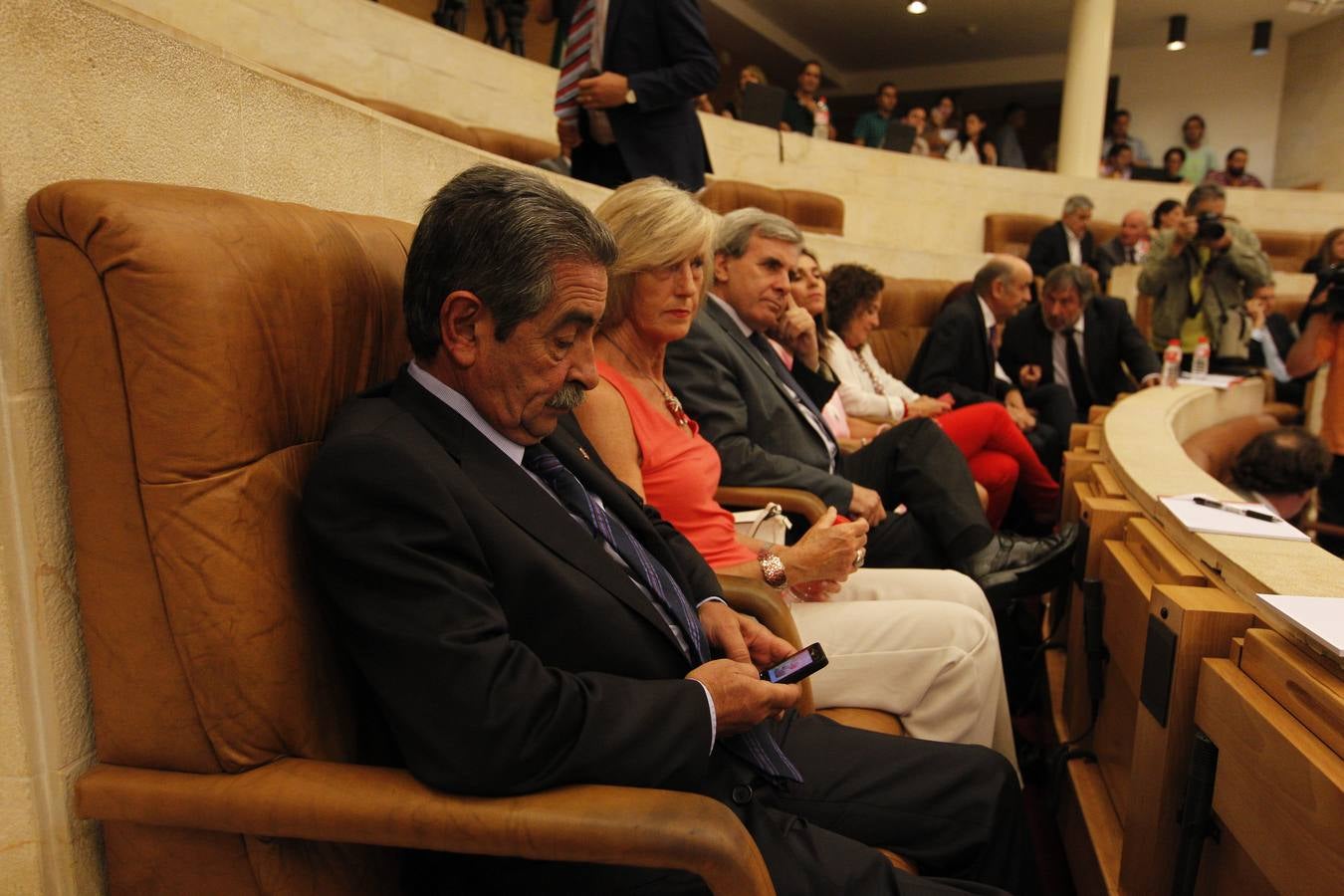 Pleno de investidura de Revilla como presidente de Cantabria