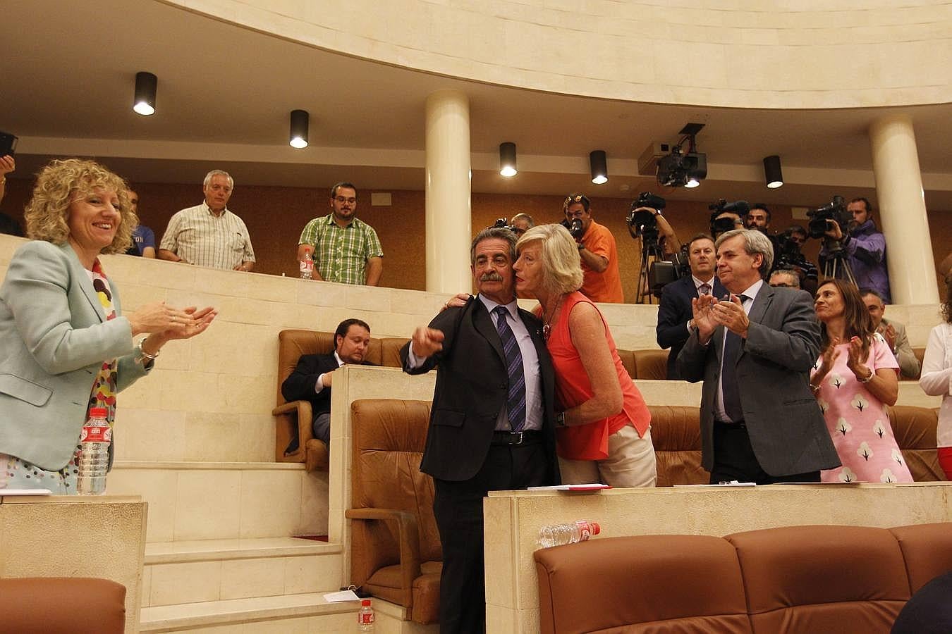 Pleno de investidura de Revilla como presidente de Cantabria
