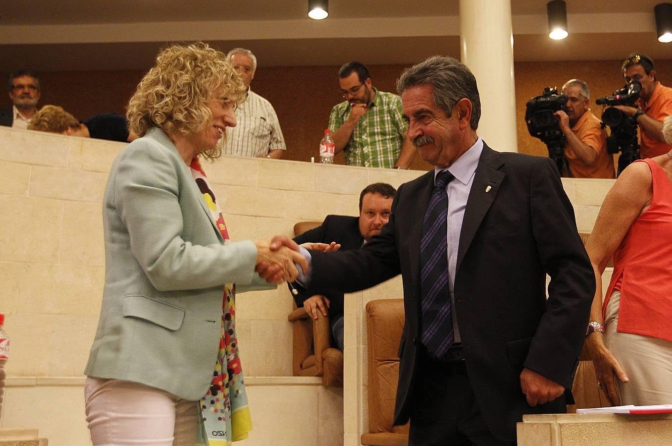 Pleno de investidura de Revilla como presidente de Cantabria