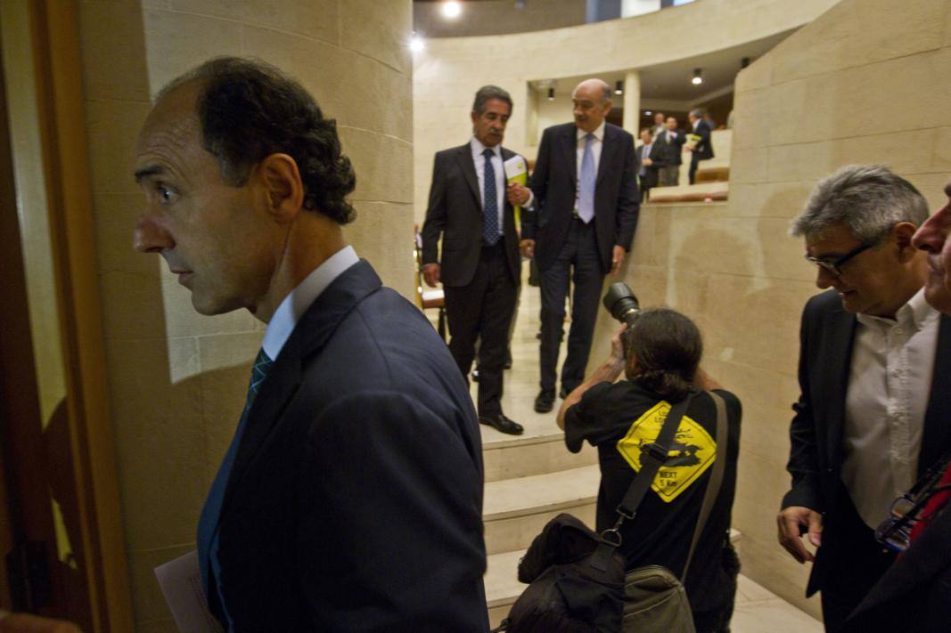 El candidato a la Presidencia regional, Miguel Ángel Revilla, José María Mazón, Ignacio Diego y Eduardo Van den Eynde tras el debate de investidura celebrado en el Parlamento de Cantabria.