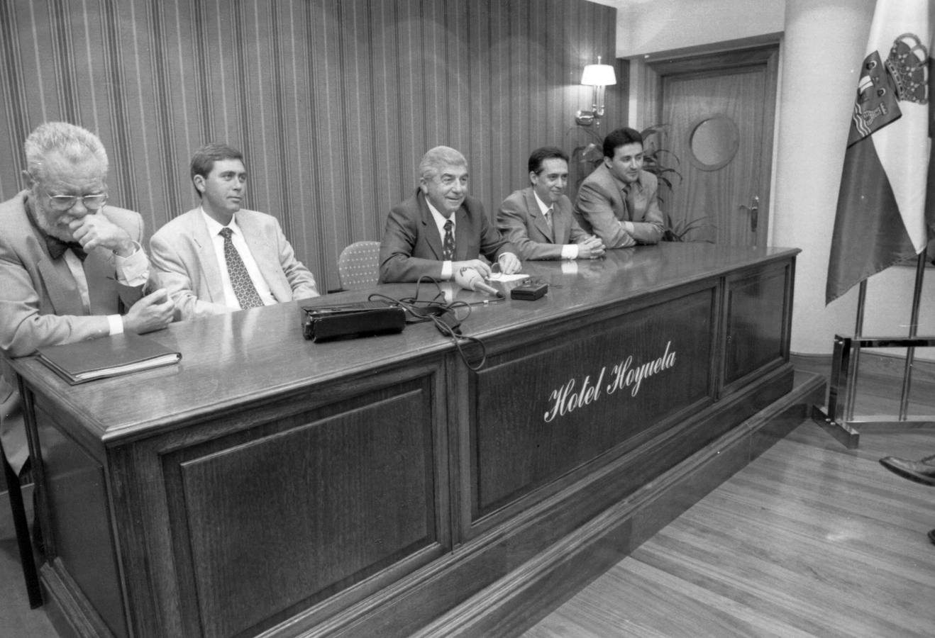 1995. El empresario Armando Alvarez, en la inauguración del Hotel Hoyuela, en Santander