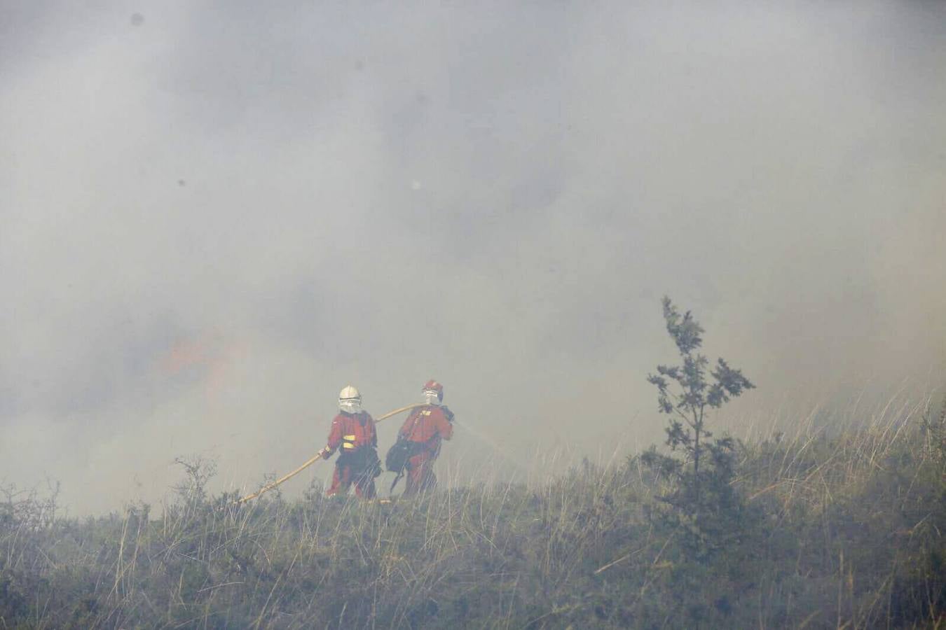 Segunda jornada de lucha contra el fuego