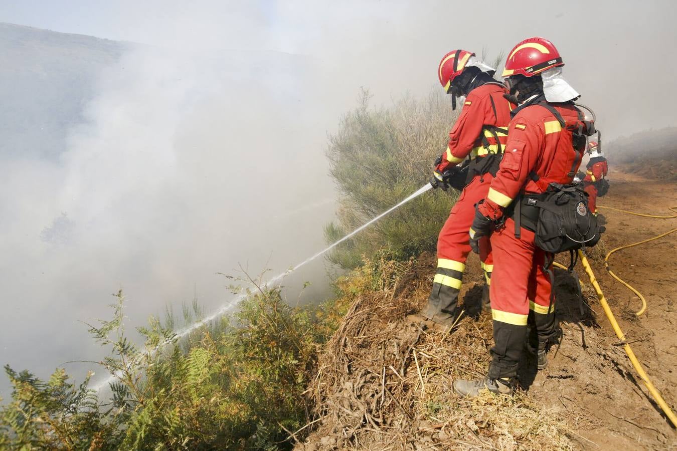 Segunda jornada de lucha contra el fuego