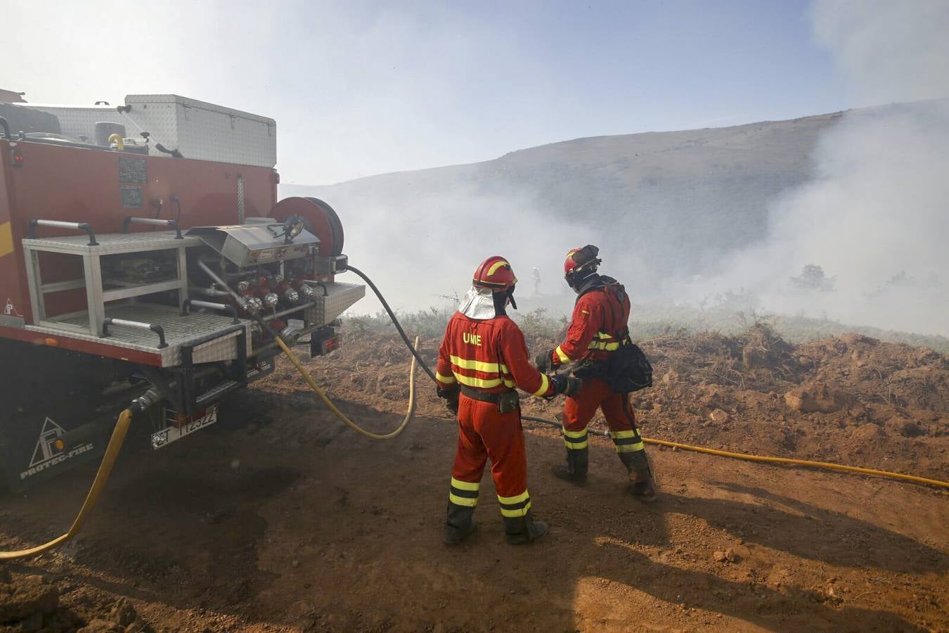Segunda jornada de lucha contra el fuego
