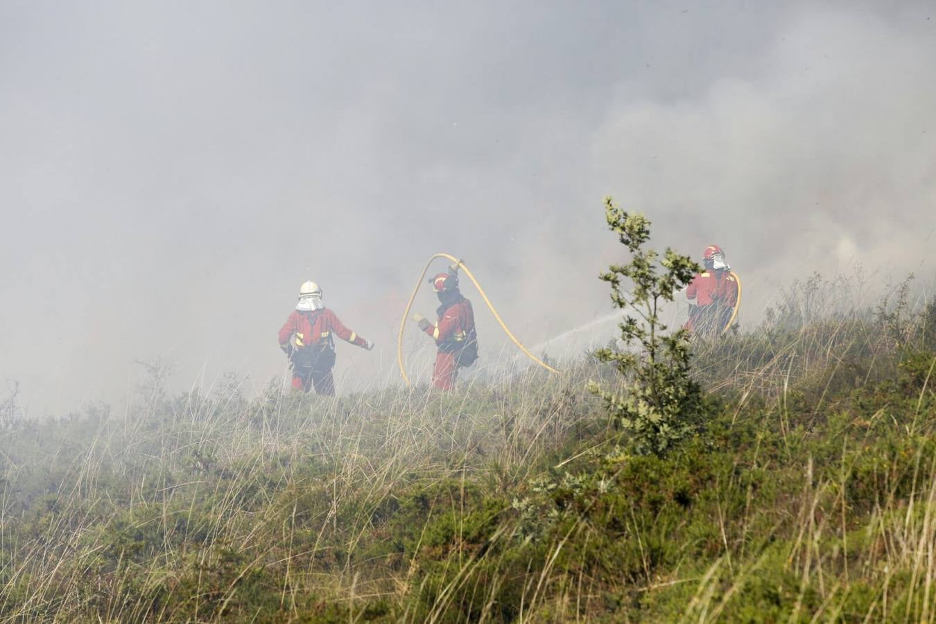 Segunda jornada de lucha contra el fuego