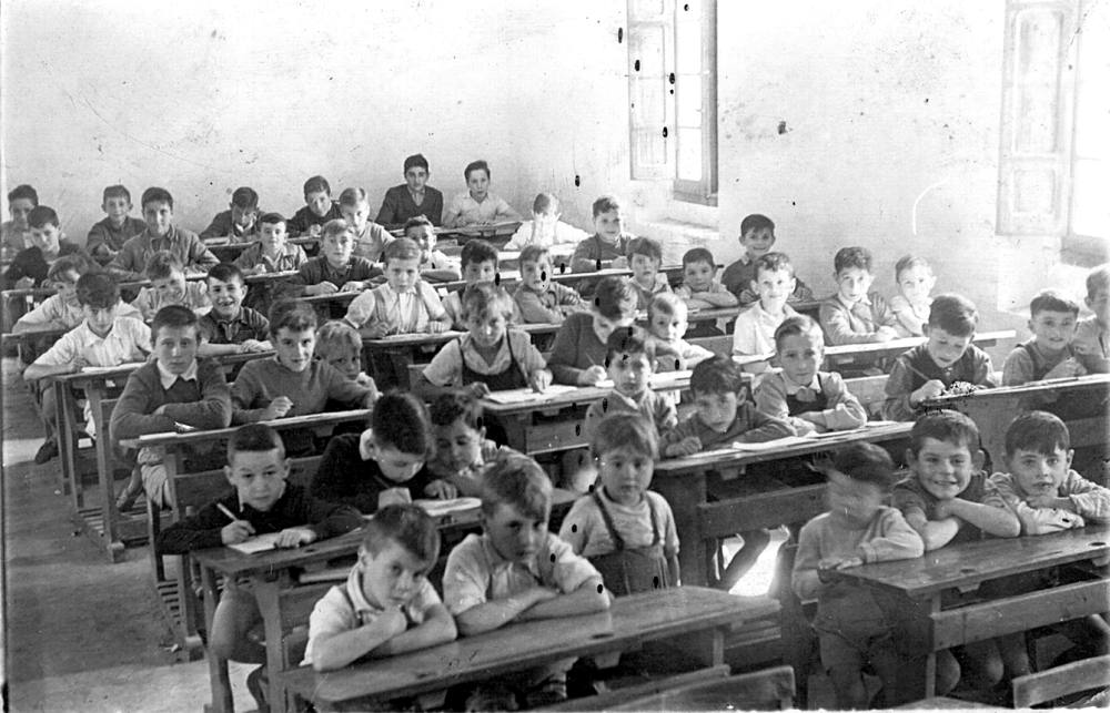 Alumnos de la antigua de la escuela de San Felices de Buelna.