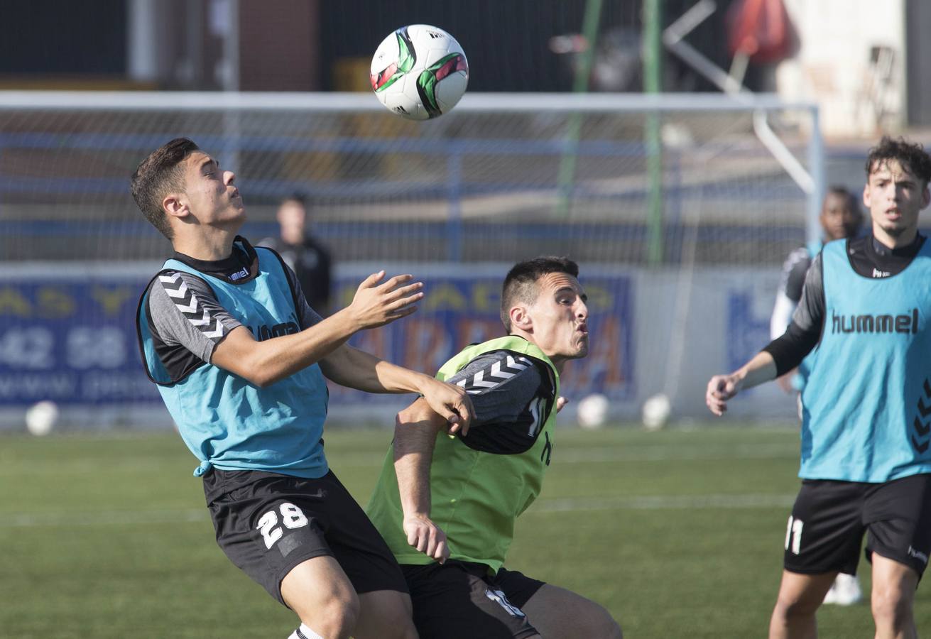 Al Racing le sienta bien la hierba artificial